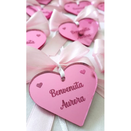CUORE IN PLEXIGLASS VARI COLORI 5 CM CON INCISIONE DI CUORE E NOME PERSONALIZZATO E BUCO PER NASTRINO